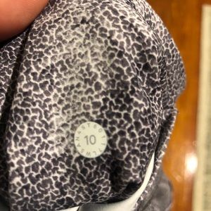 Fast and Free right. 25” inseam. Size 10.